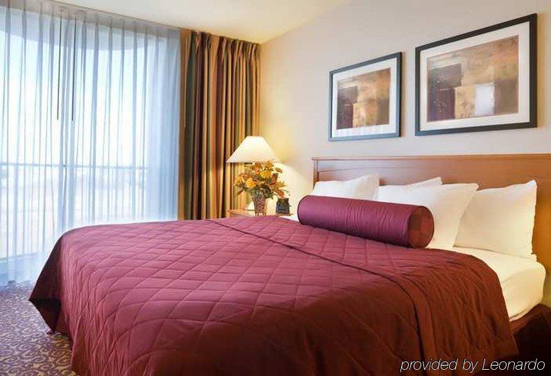Embassy Suites By Hilton Oklahoma City Will Rogers Airport Bilik gambar