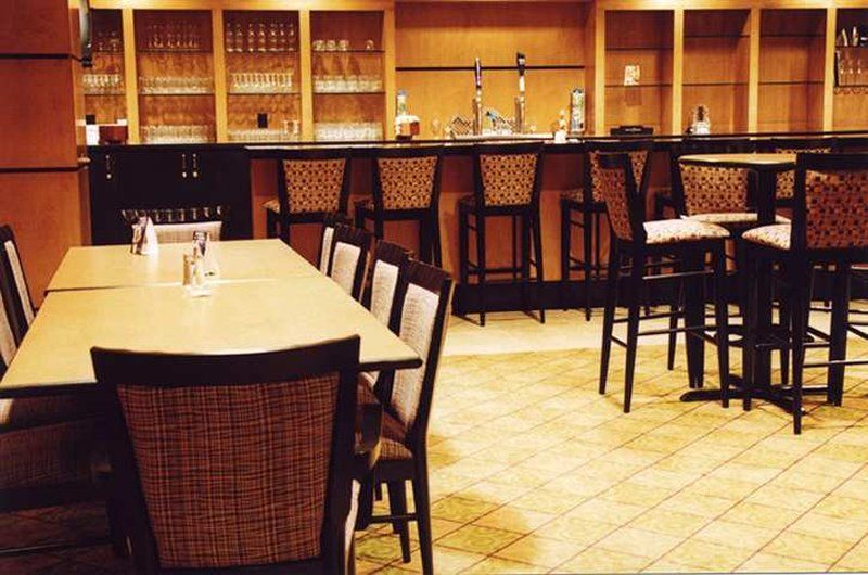 Embassy Suites By Hilton Oklahoma City Will Rogers Airport Restoran gambar